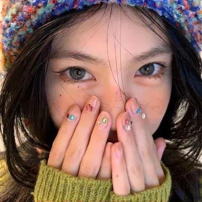 接近无限的白
